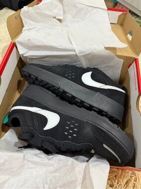 nike city black sneakers size boys 4y